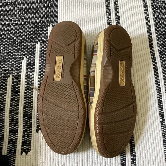Tan Sperry Topsiders - Picture 2 of 4